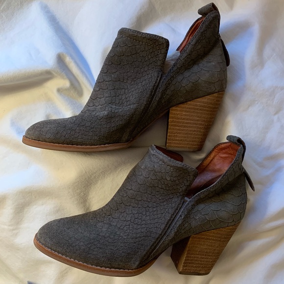 Jeffrey Campbell 'Rosalee' suede snake embossed ankle boots/booties - Picture 9 of 12